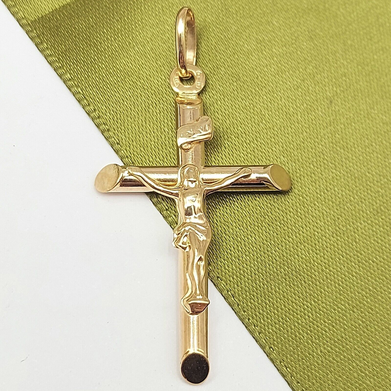 9ct 9k carat 375 Yellow Gold high quality Religious Catholic Crucifix Cross made in Malta